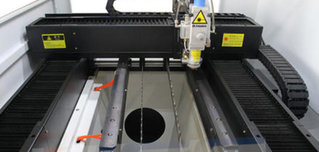 保護激光設備中的電纜軟管等 保護激光設備中的電纜軟管等